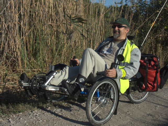 Assis sur mon drôle d'oiseau. Sur le trike aux environs de Montpellier au moment de l'achat